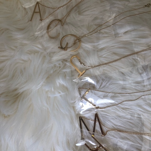 Oversized Gold Initial Pendant Necklace - Picture 7 of 7